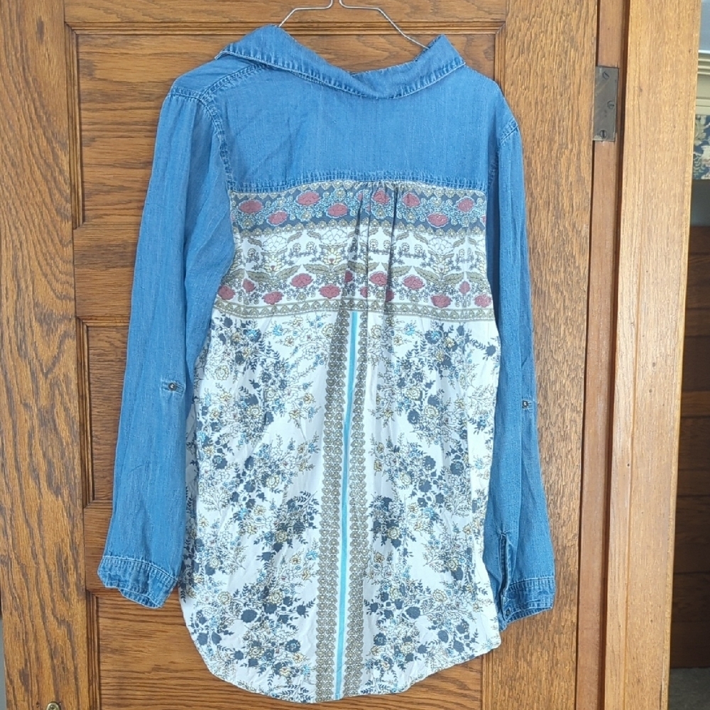 Hint Of Mint High Low Button Down Shirt With Floral Fabric Size Women's L